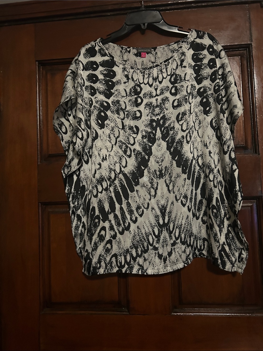 Vince Camuto Black and White Printed Dolman Sleeve Top
